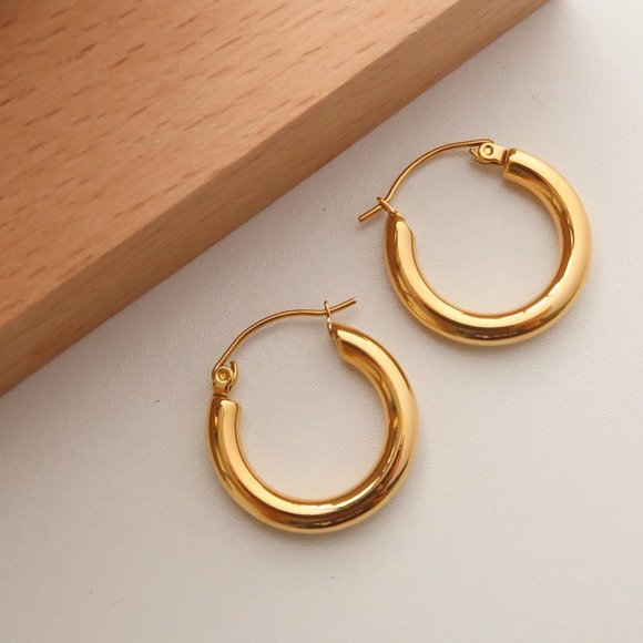 NEW 18K Gold Plated Round Tube Hoop Earrings - Picture 4 of 6